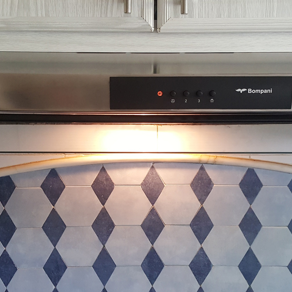 04-Cooker-Hood-Install