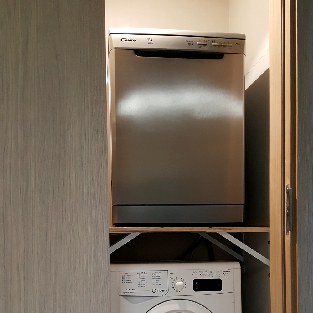 06-laundry-room-shelf